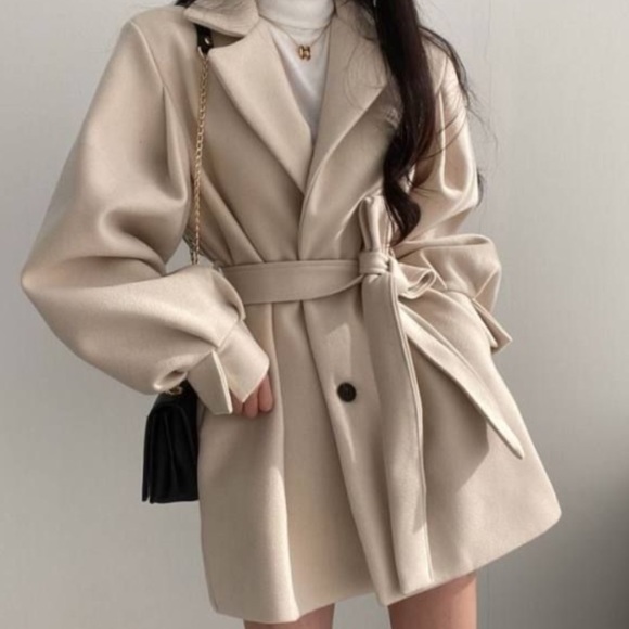 The coat - Picture 2 of 2